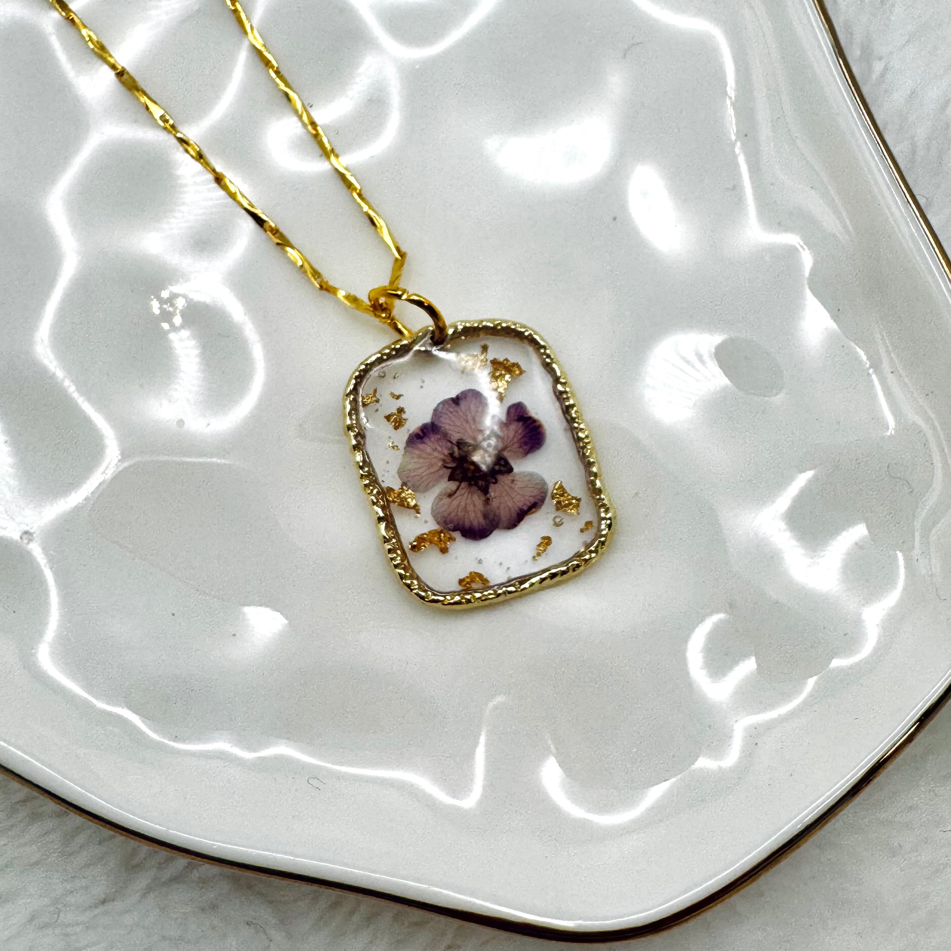 timeless flora necklace