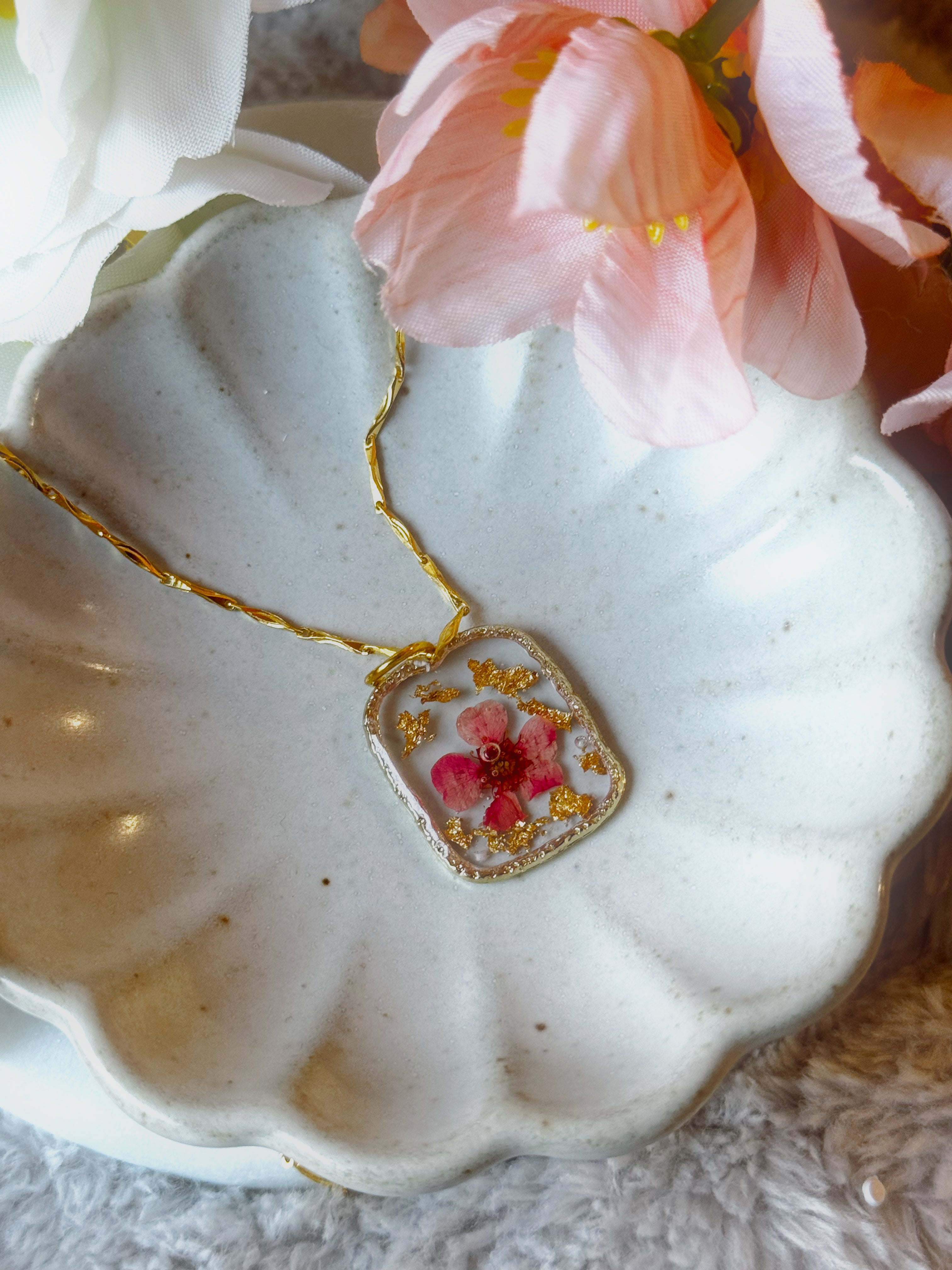 timeless flora necklace