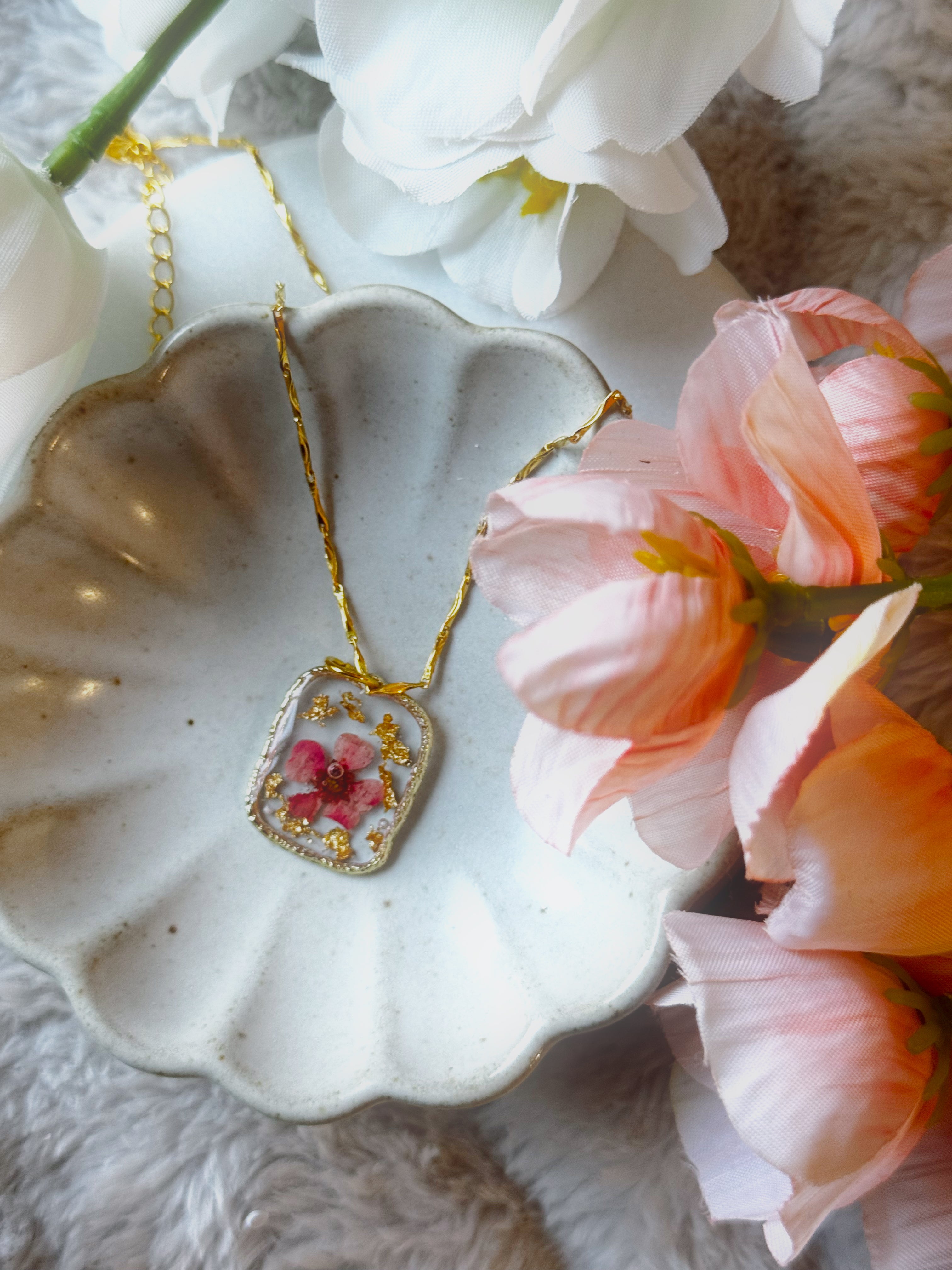 timeless flora necklace