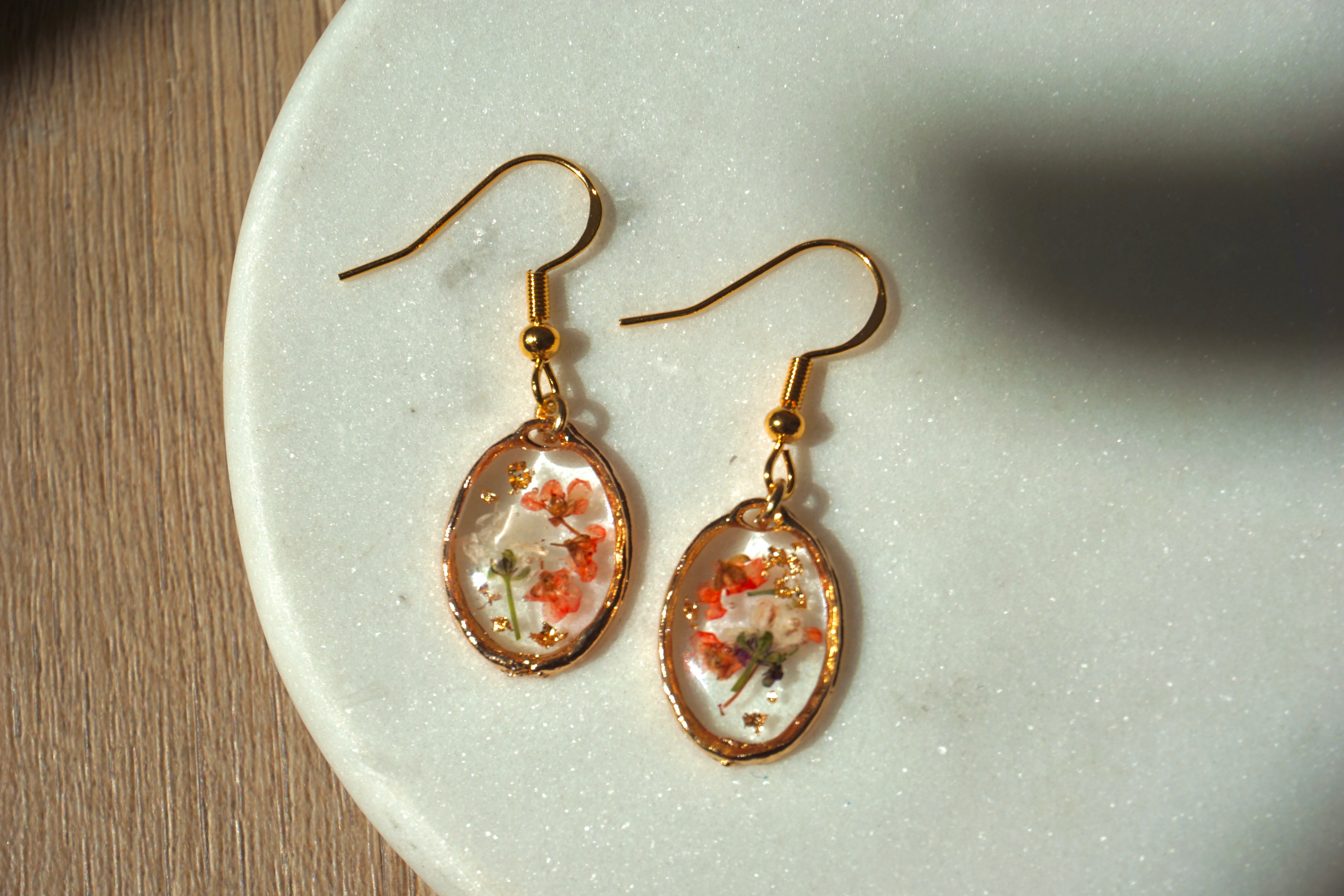 oval rouge bouquet earrings