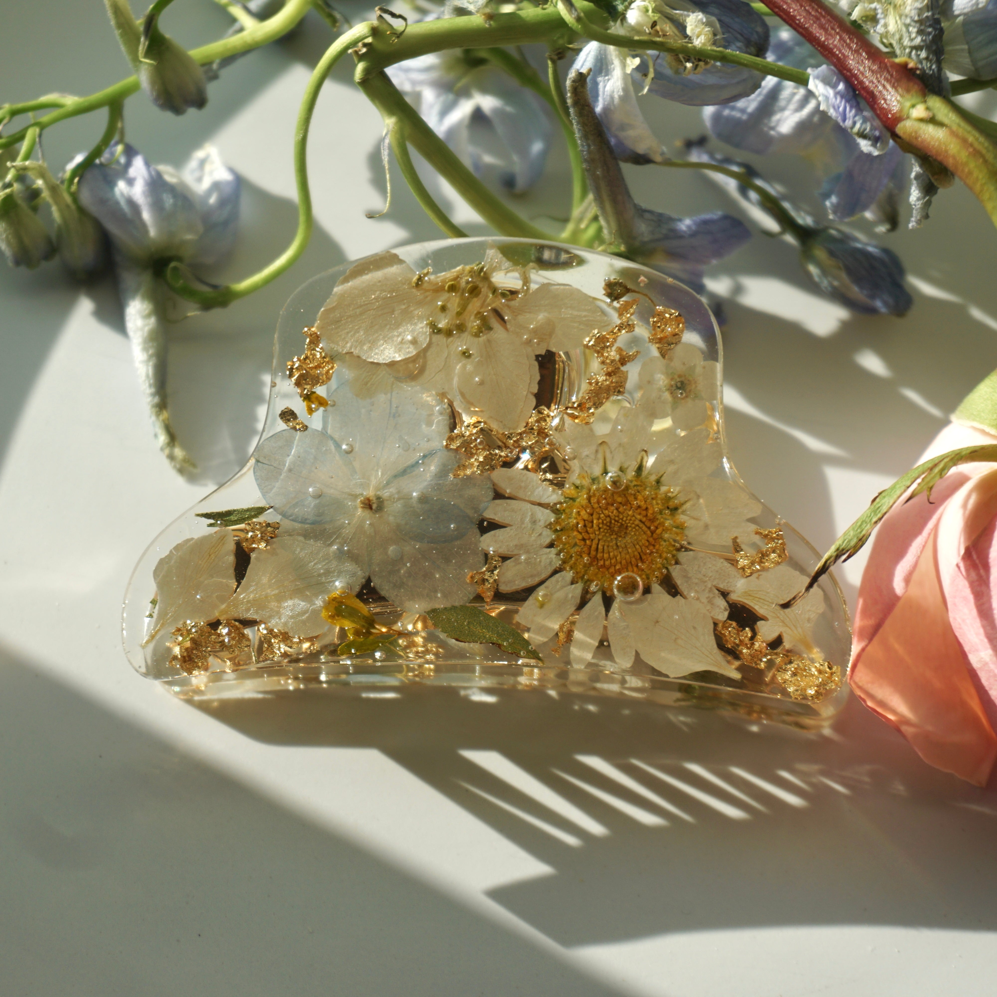 daisy blue hair clip