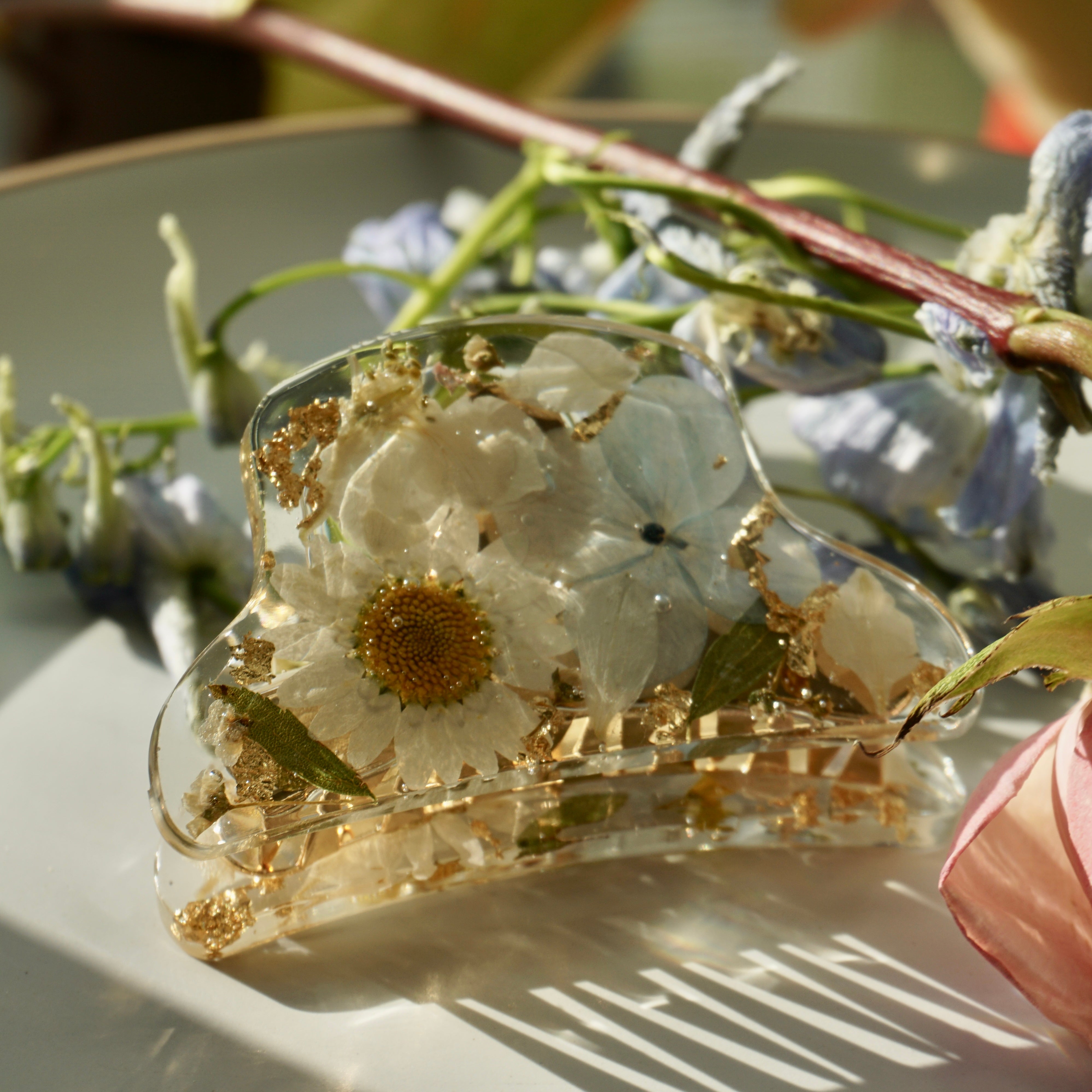 daisy blue hair clip