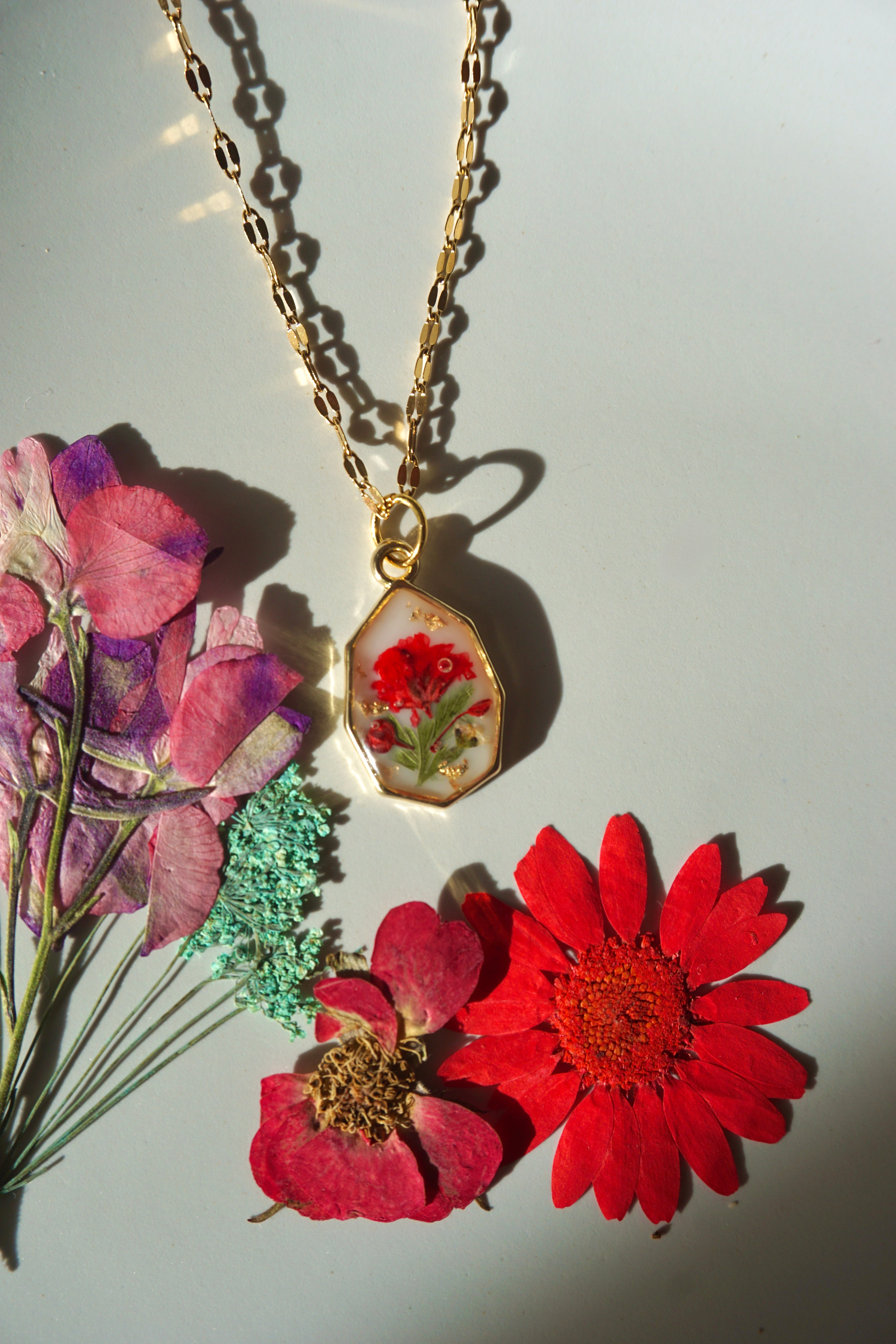 vintage pressed flower pendant necklace