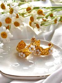 daisy blooming hoops